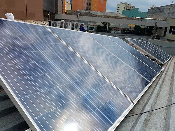Instalação de energia solar em cliente da Kenyu Engenharia